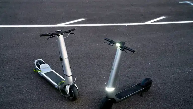 Dünyanın En Hızlı Elektrikli Scooter'ı: Trafiğe Yasak!